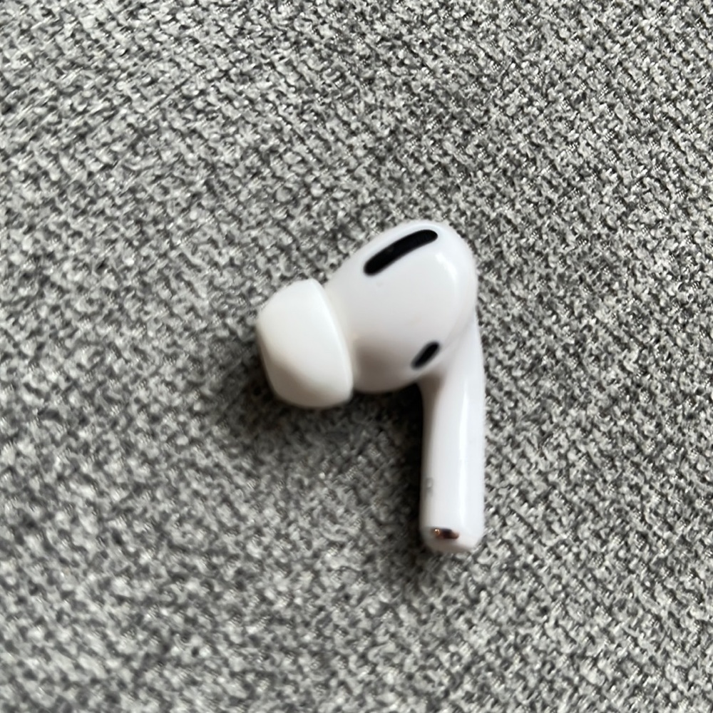 ONLY RIGHT airpod pro